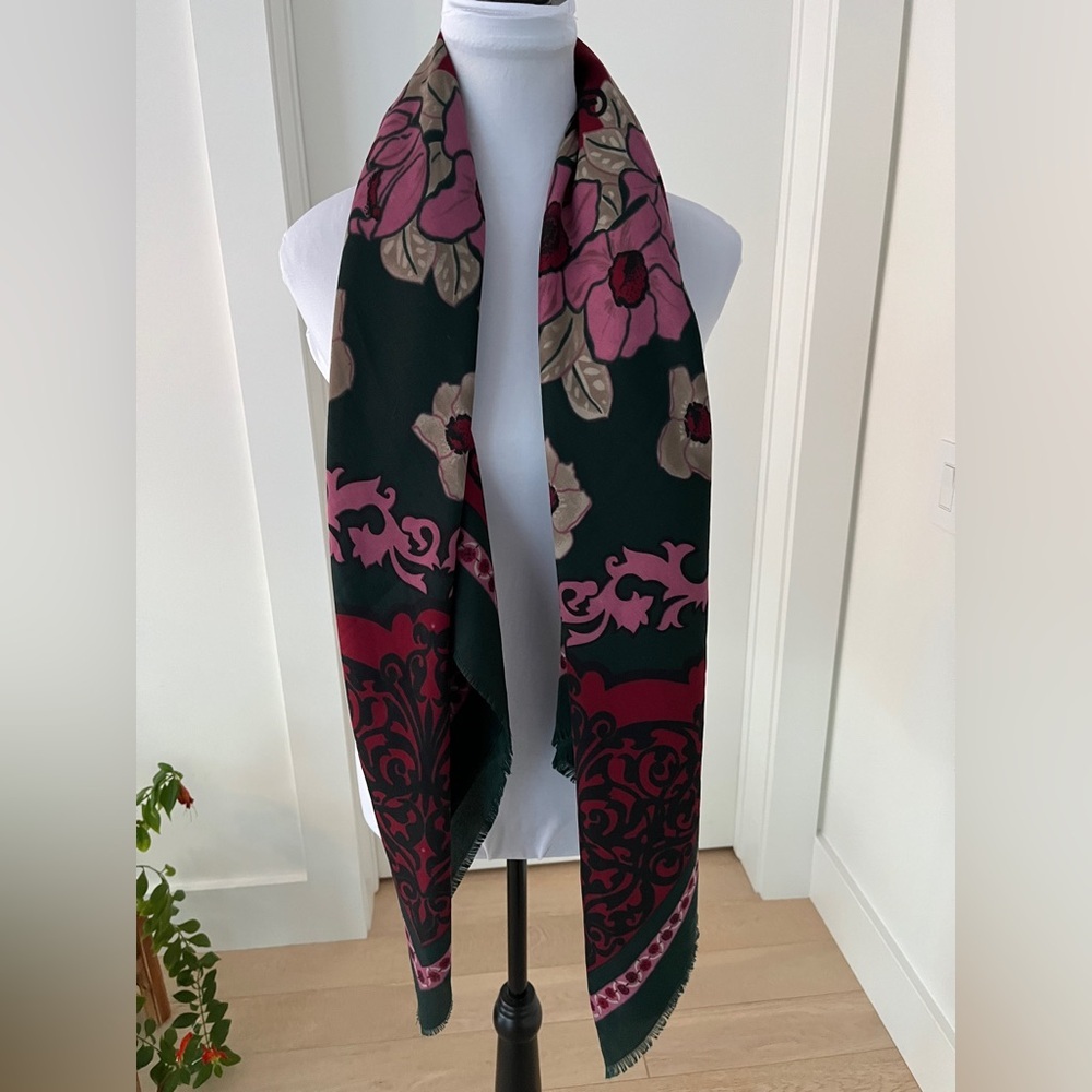 SHAWL SCARF Oversized Floral Classic Pattern Made Italy Fringe Lightweight Chic - Picture 3 of 10